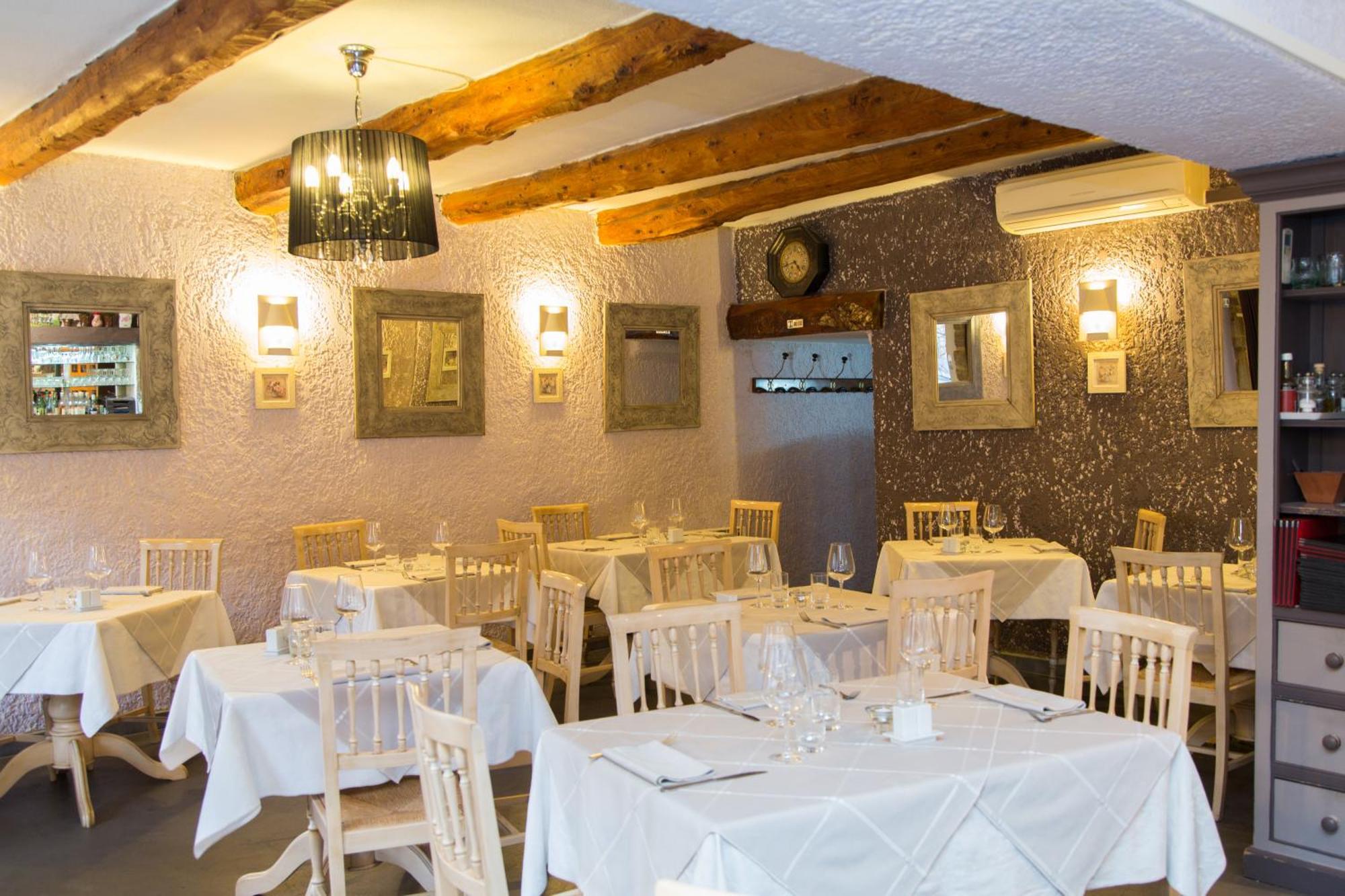 Logis Hotel Restaurant La Farigoule Sainte-Cécile-les-Vignes Dış mekan fotoğraf