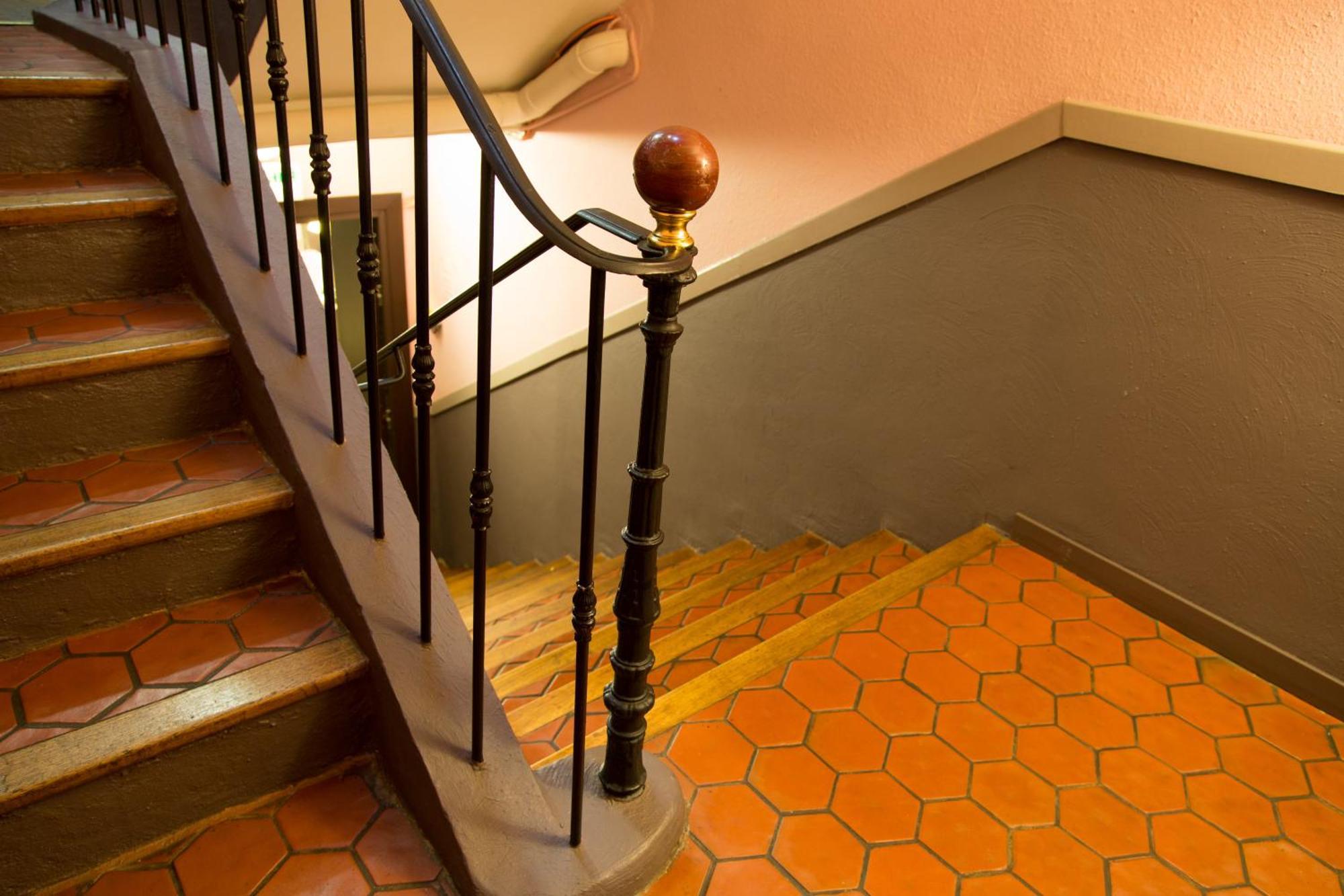 Logis Hotel Restaurant La Farigoule Sainte-Cécile-les-Vignes Dış mekan fotoğraf