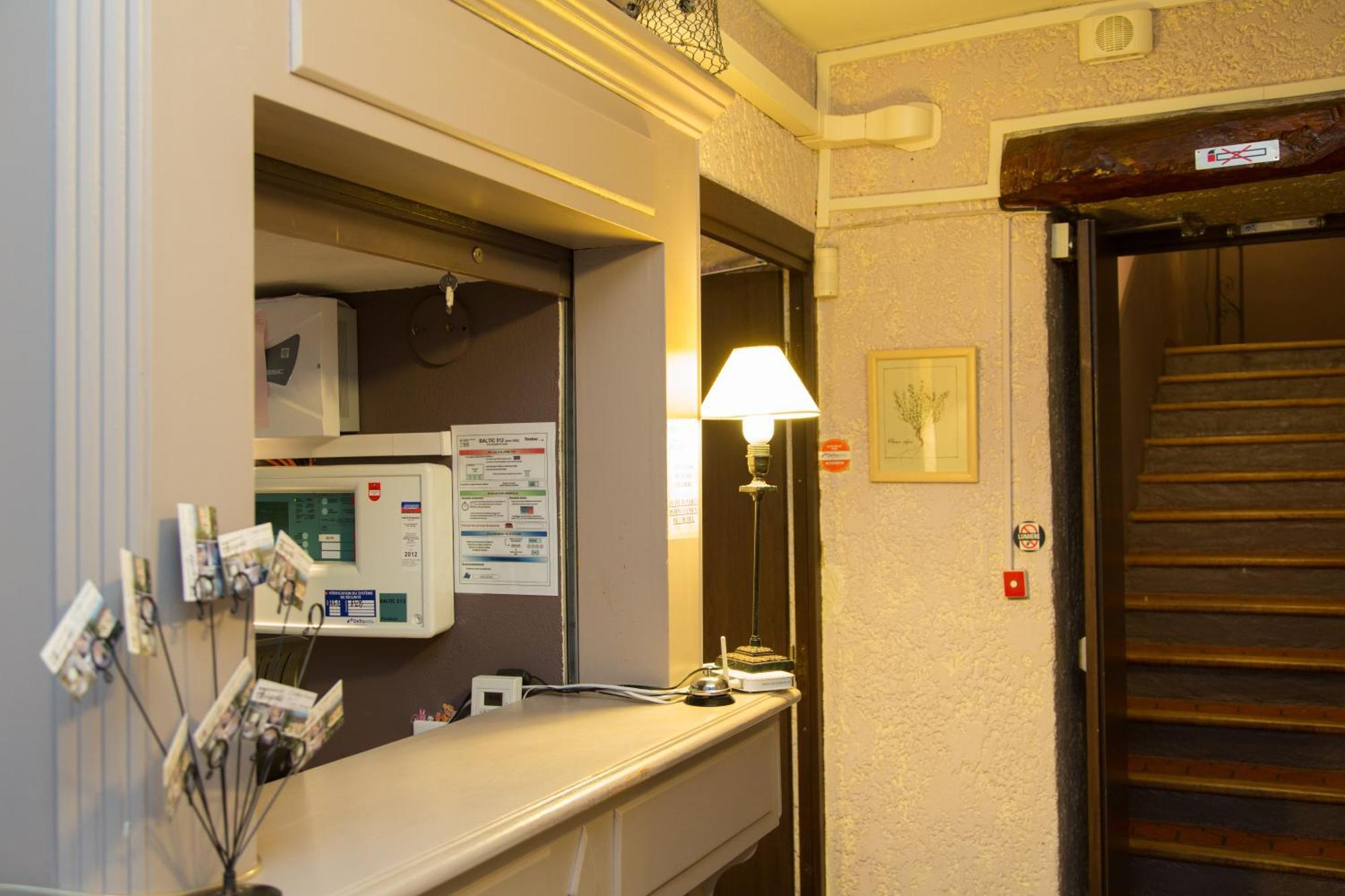 Logis Hotel Restaurant La Farigoule Sainte-Cécile-les-Vignes Dış mekan fotoğraf