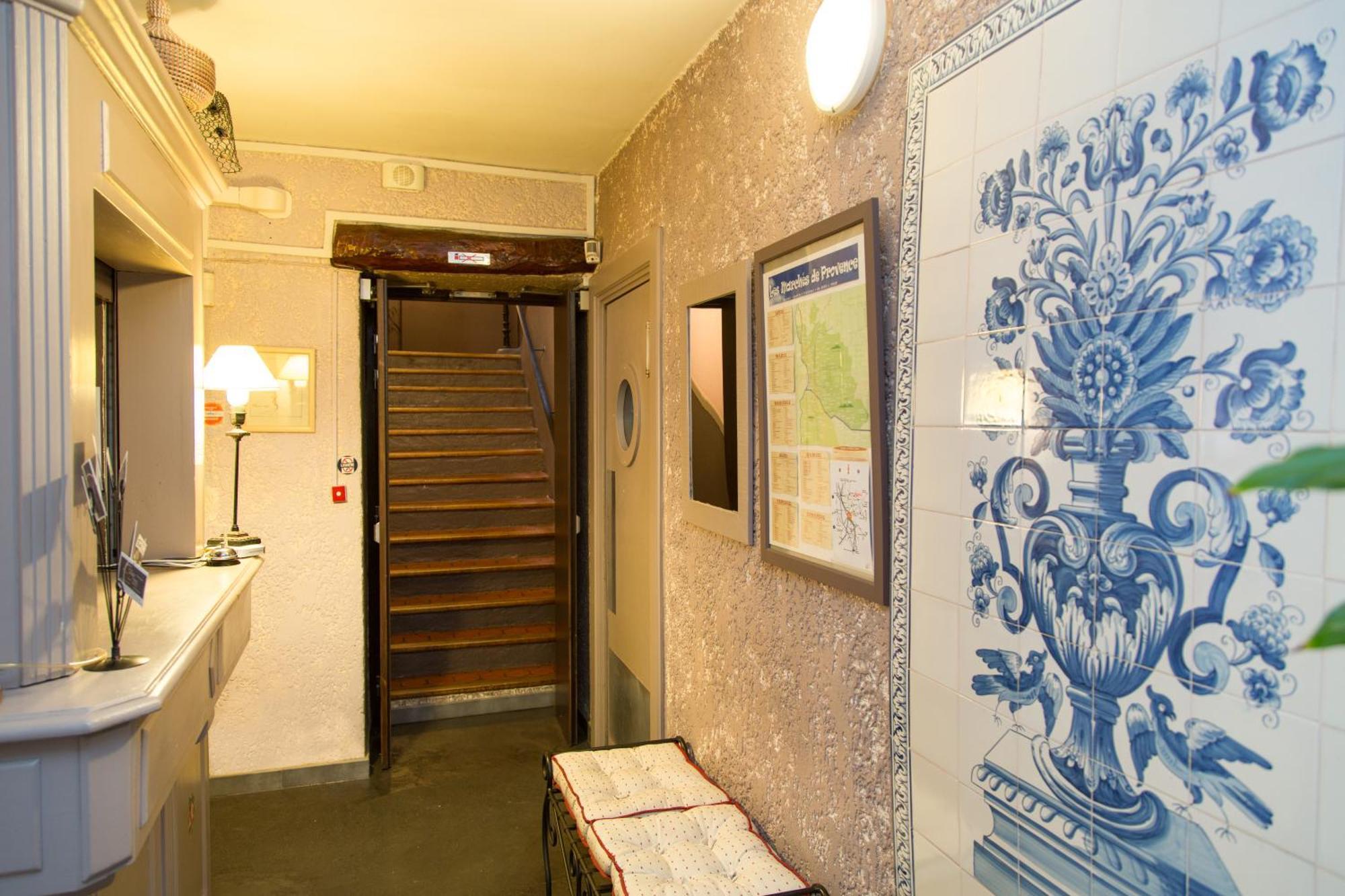 Logis Hotel Restaurant La Farigoule Sainte-Cécile-les-Vignes Dış mekan fotoğraf