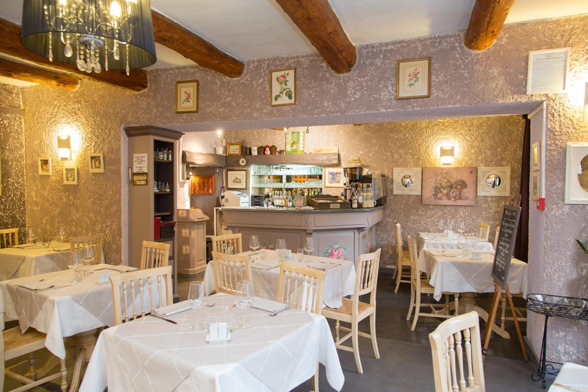 Logis Hotel Restaurant La Farigoule Sainte-Cécile-les-Vignes Dış mekan fotoğraf
