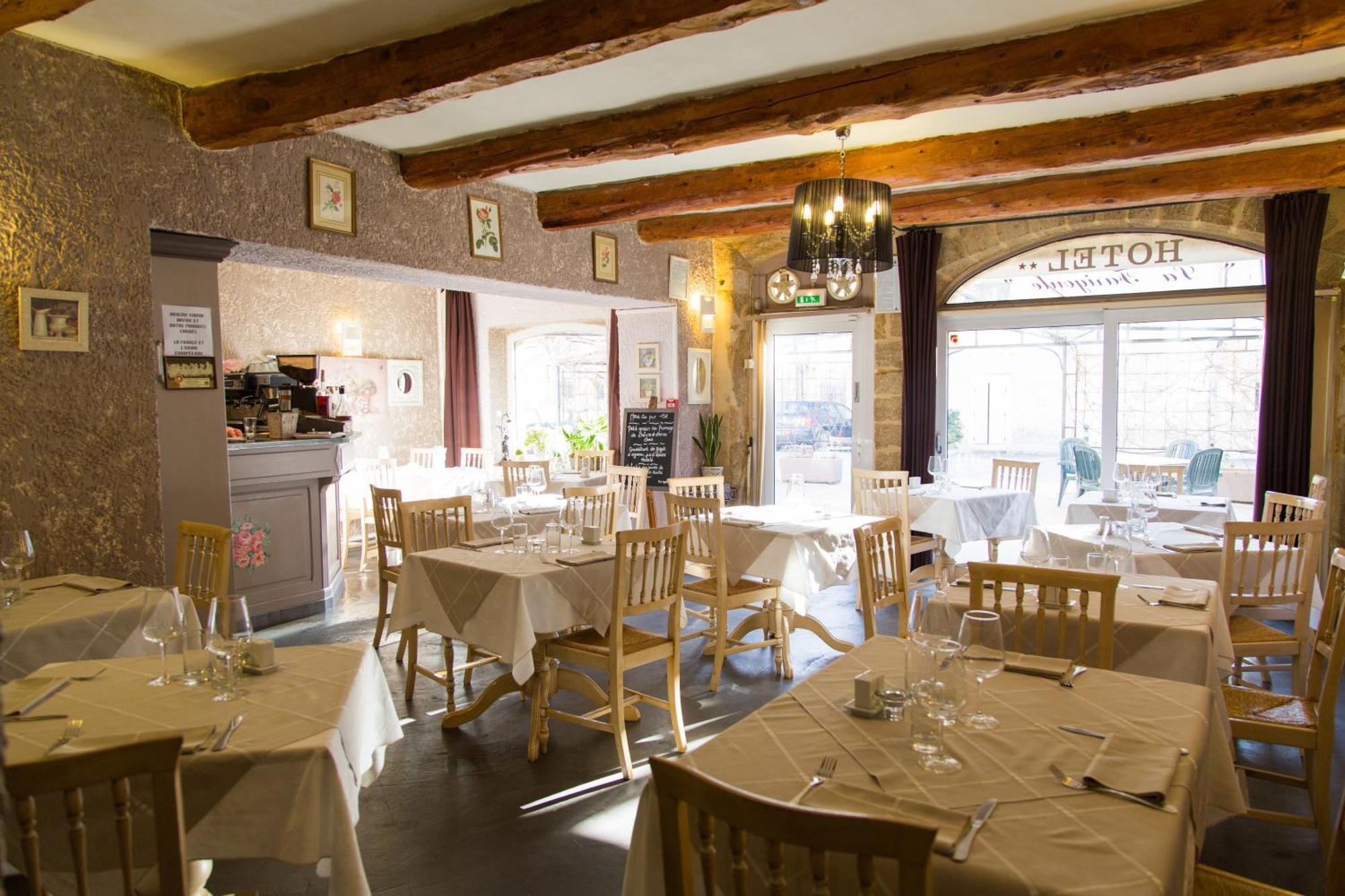 Logis Hotel Restaurant La Farigoule Sainte-Cécile-les-Vignes Dış mekan fotoğraf