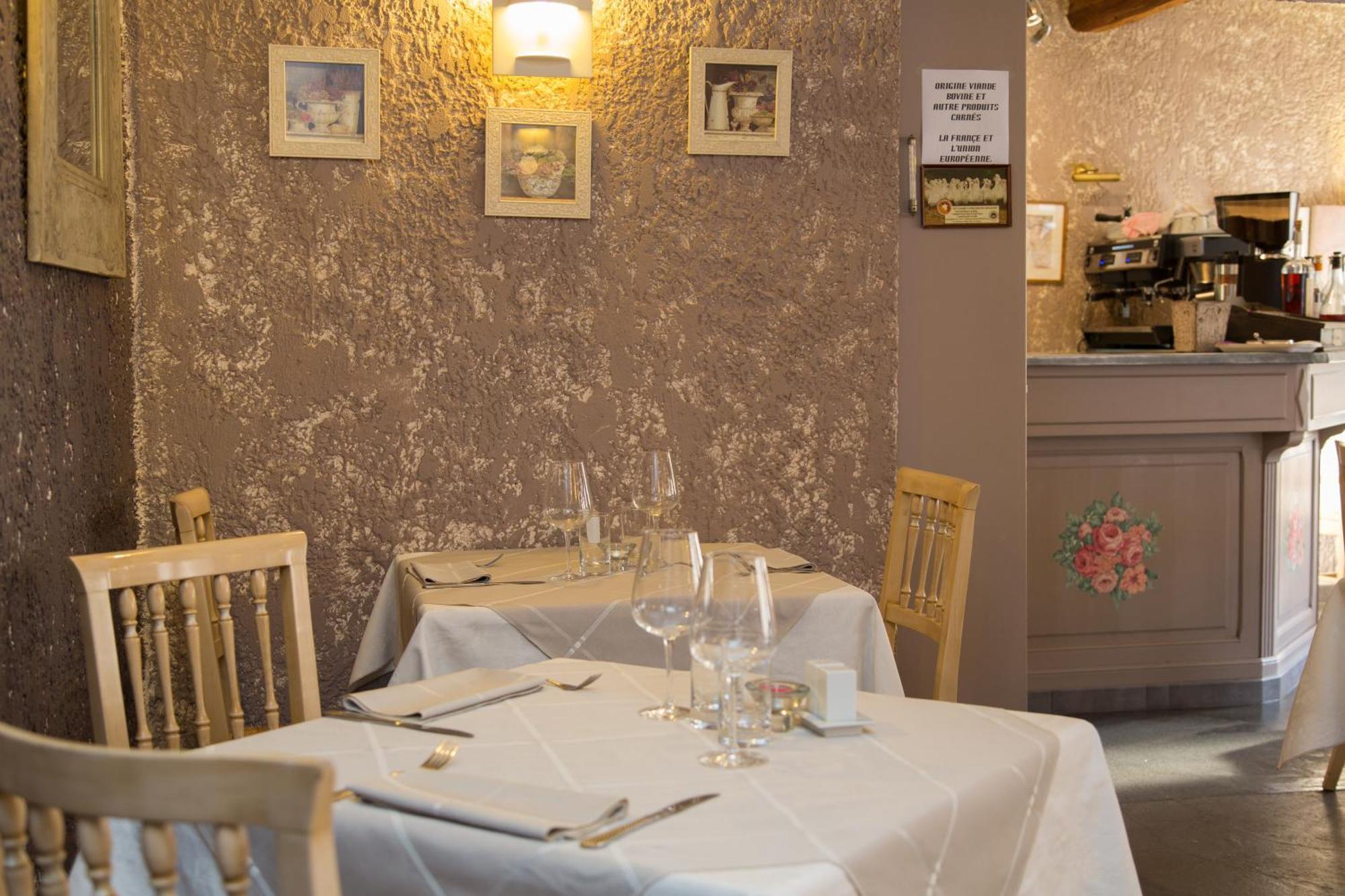 Logis Hotel Restaurant La Farigoule Sainte-Cécile-les-Vignes Dış mekan fotoğraf