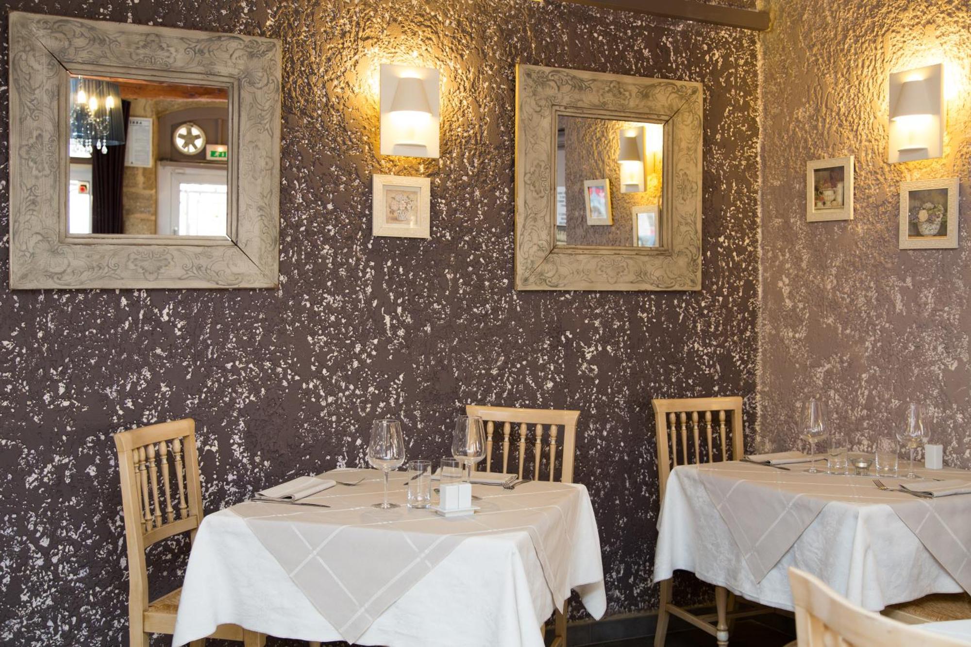 Logis Hotel Restaurant La Farigoule Sainte-Cécile-les-Vignes Dış mekan fotoğraf
