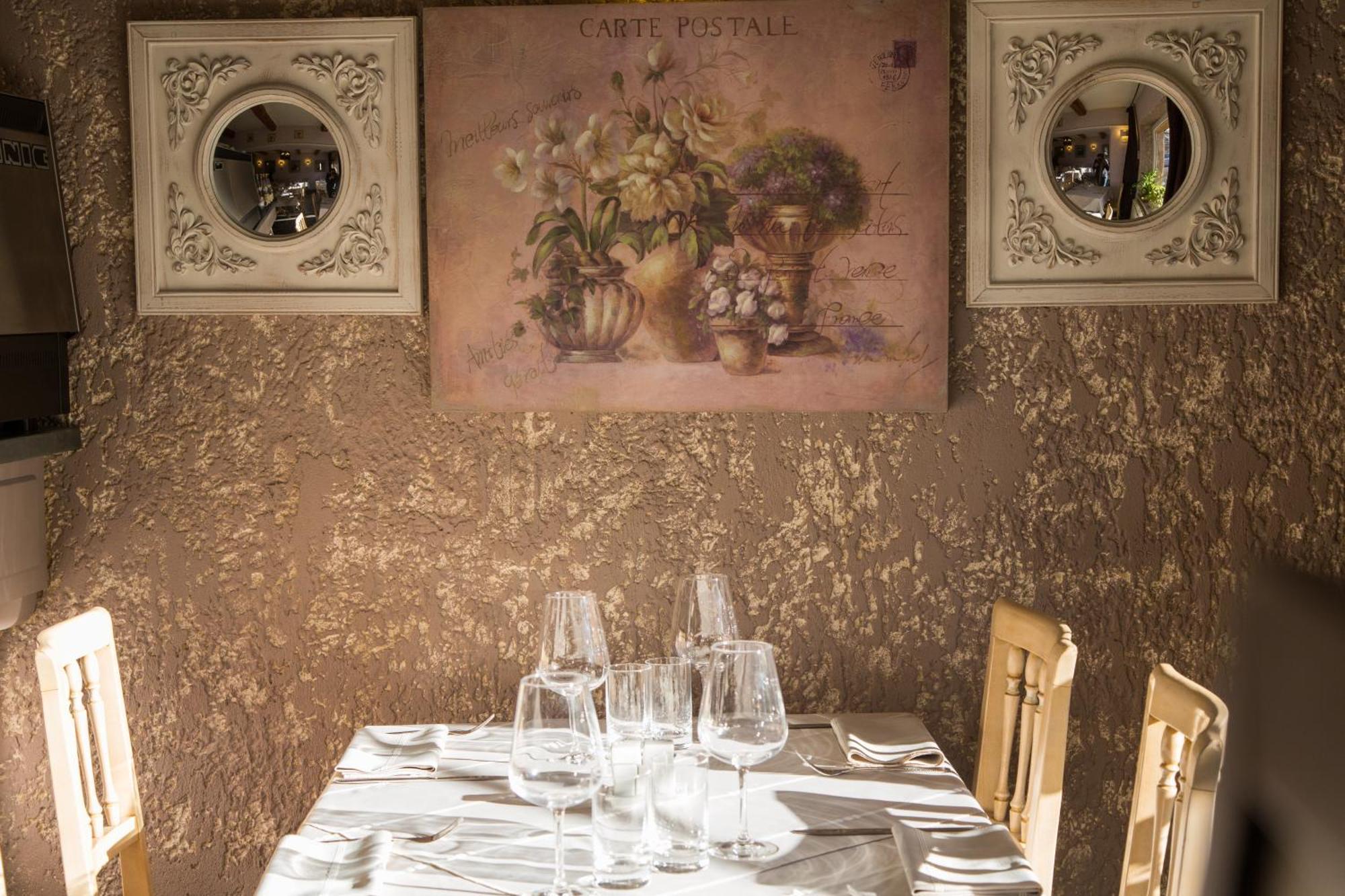 Logis Hotel Restaurant La Farigoule Sainte-Cécile-les-Vignes Dış mekan fotoğraf