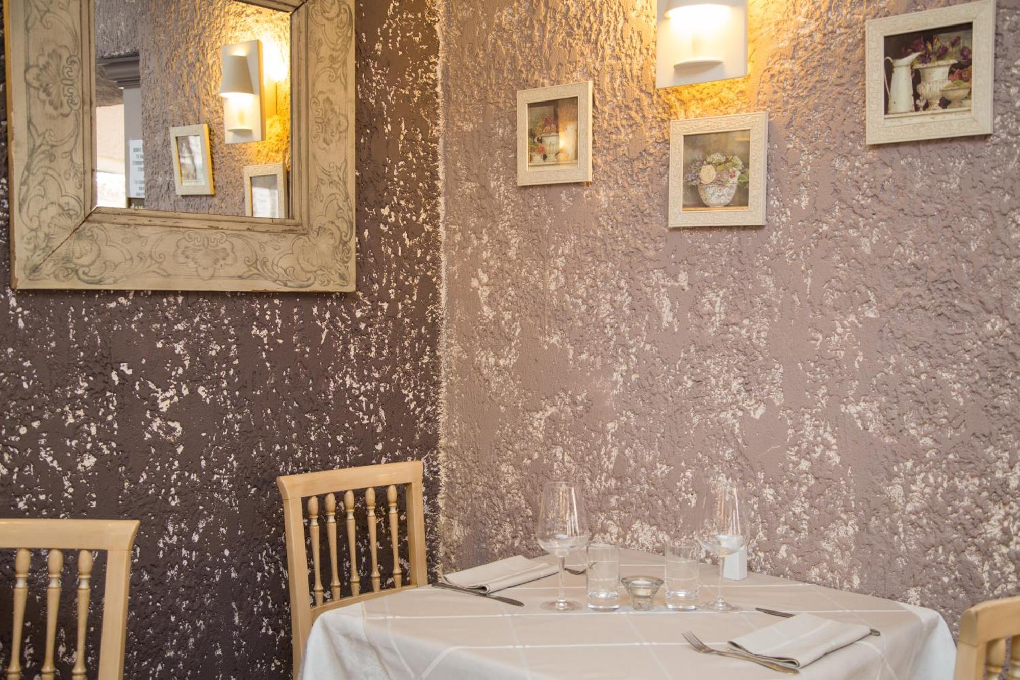 Logis Hotel Restaurant La Farigoule Sainte-Cécile-les-Vignes Dış mekan fotoğraf