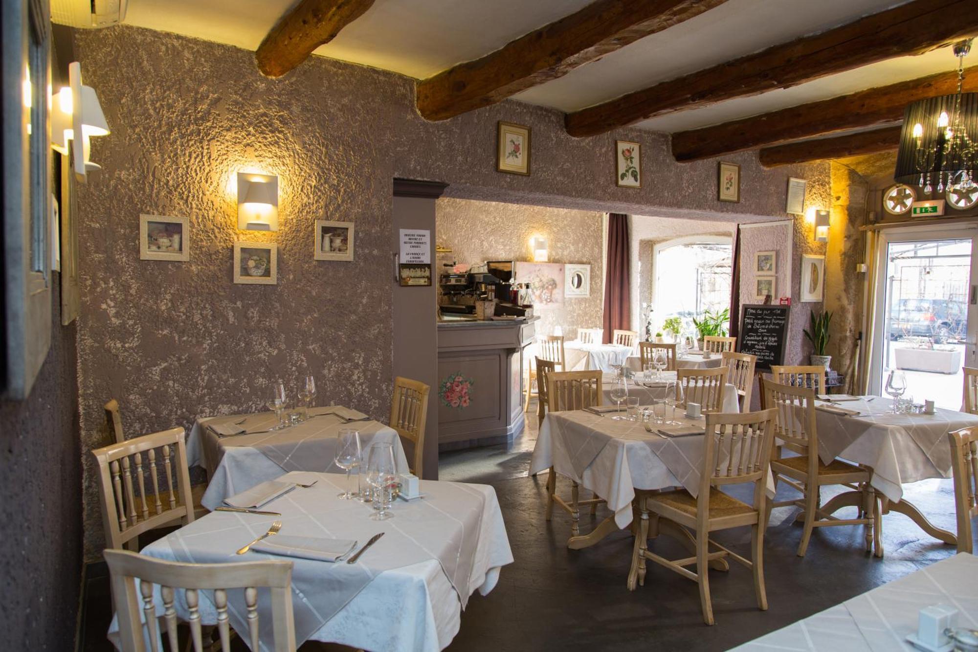 Logis Hotel Restaurant La Farigoule Sainte-Cécile-les-Vignes Dış mekan fotoğraf