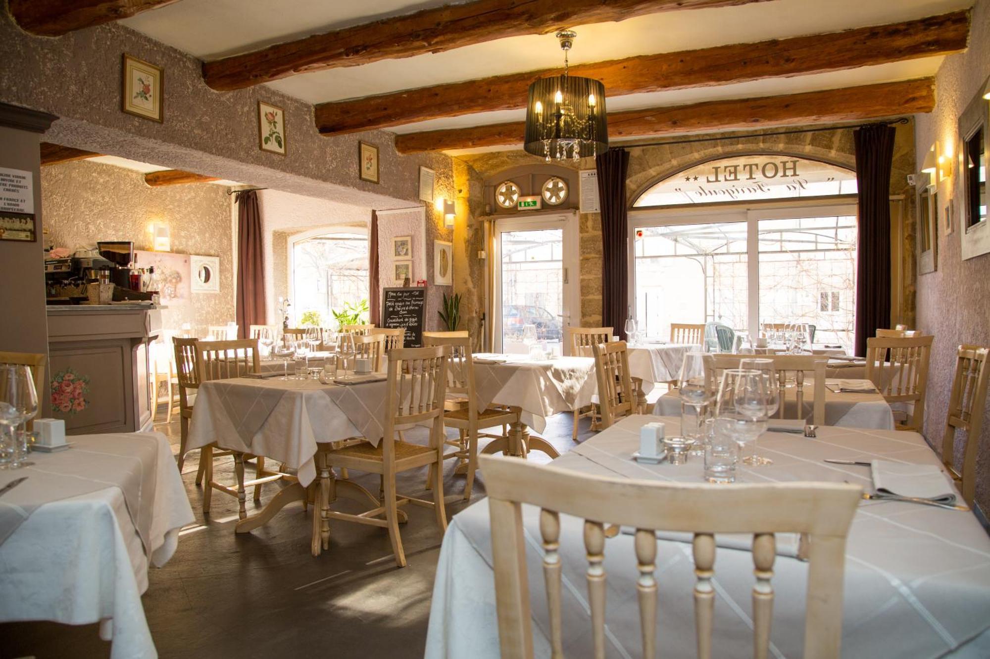 Logis Hotel Restaurant La Farigoule Sainte-Cécile-les-Vignes Dış mekan fotoğraf