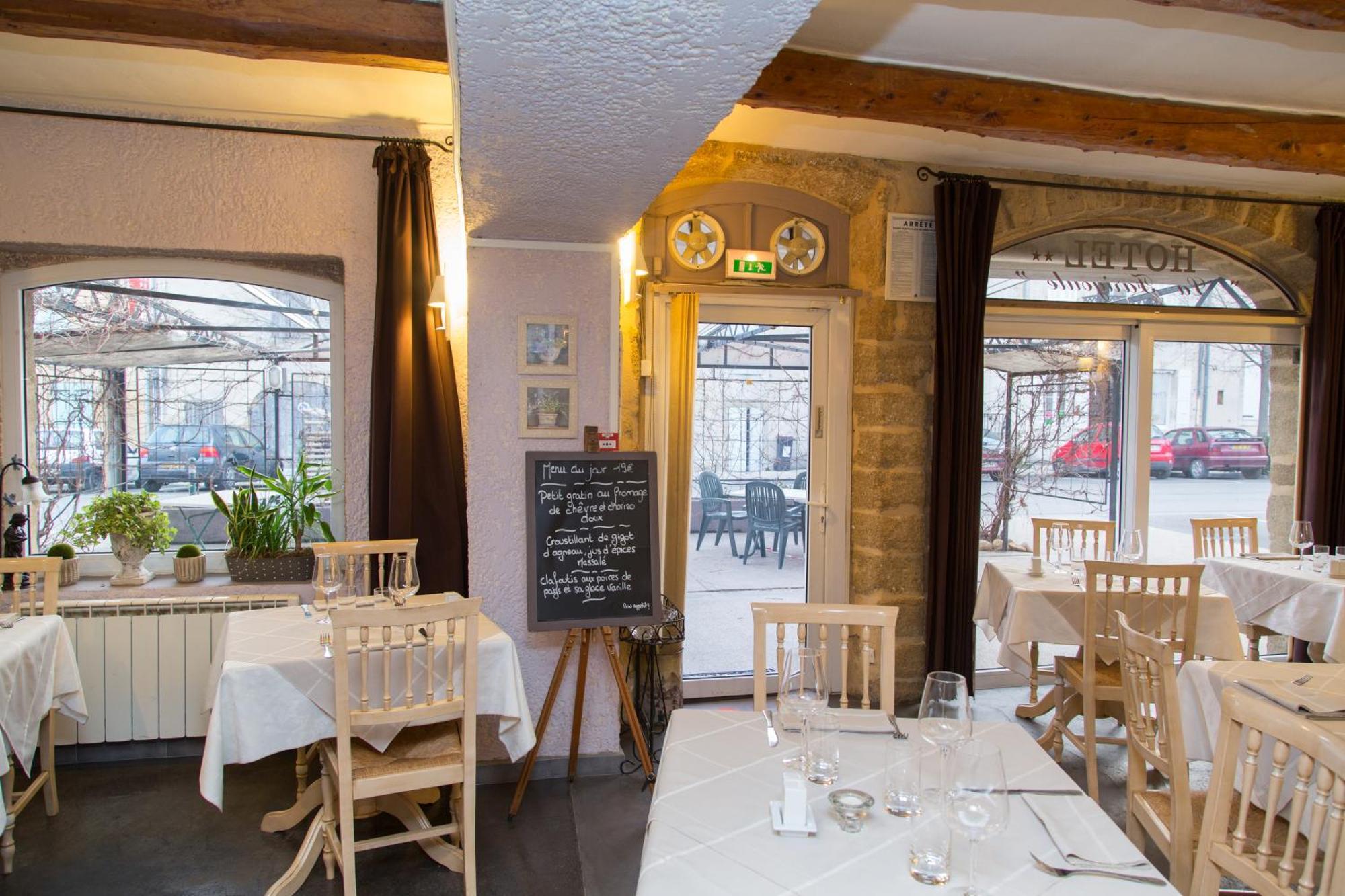 Logis Hotel Restaurant La Farigoule Sainte-Cécile-les-Vignes Dış mekan fotoğraf