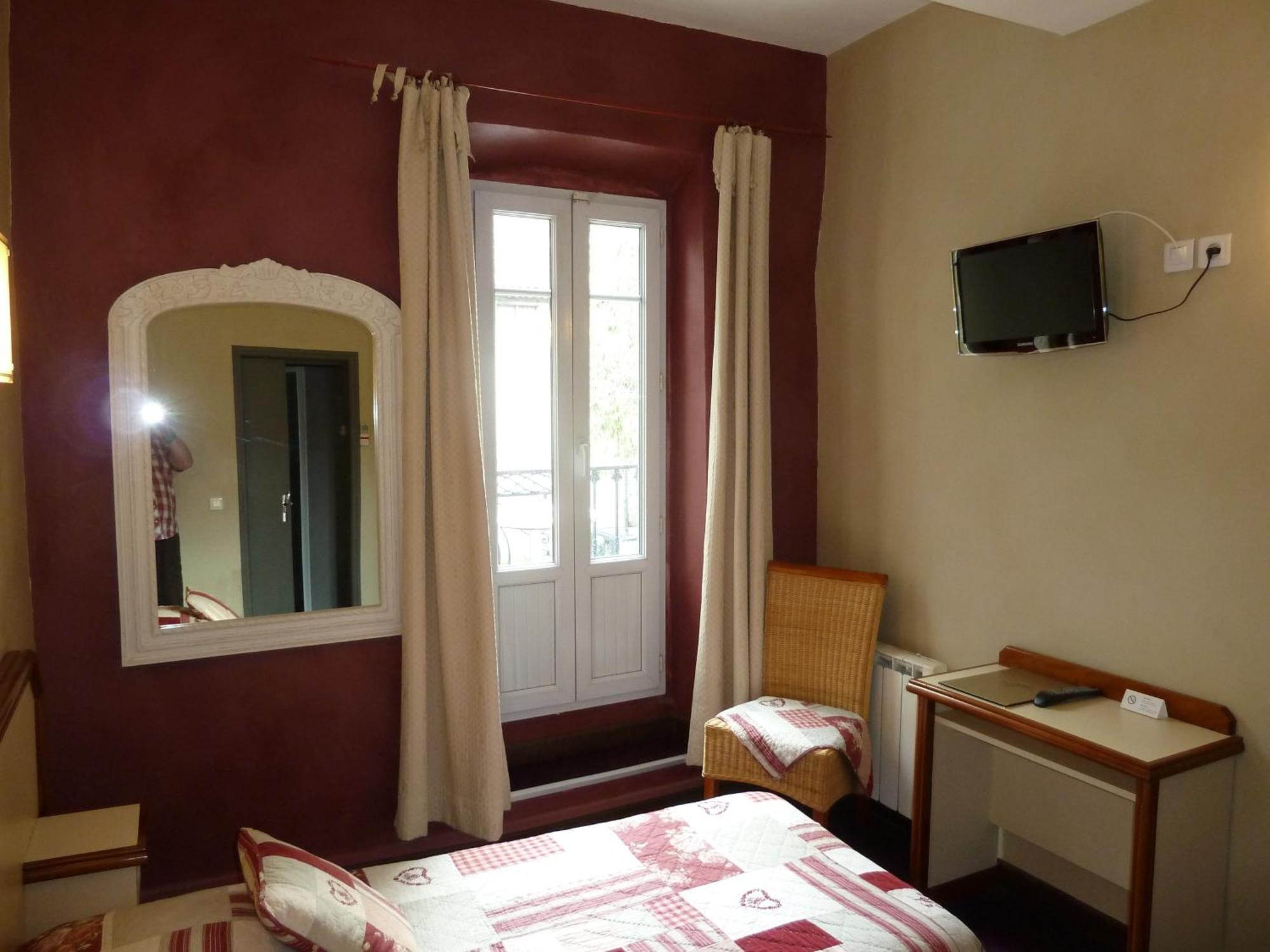 Logis Hotel Restaurant La Farigoule Sainte-Cécile-les-Vignes Dış mekan fotoğraf