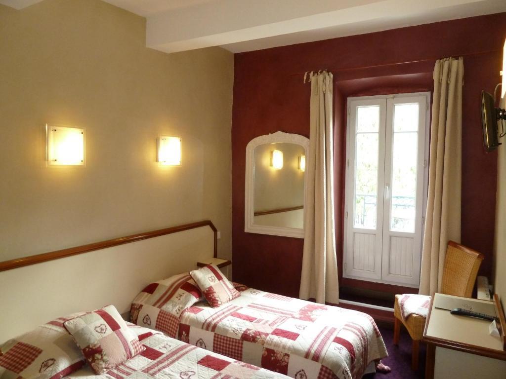 Logis Hotel Restaurant La Farigoule Sainte-Cécile-les-Vignes Oda fotoğraf