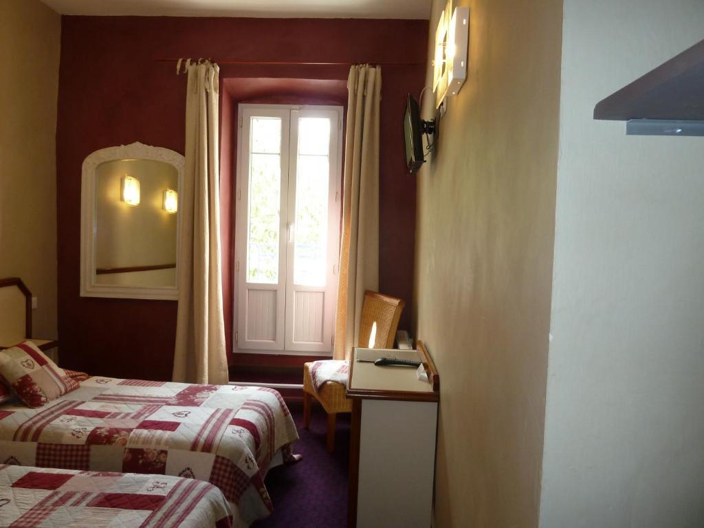Logis Hotel Restaurant La Farigoule Sainte-Cécile-les-Vignes Oda fotoğraf