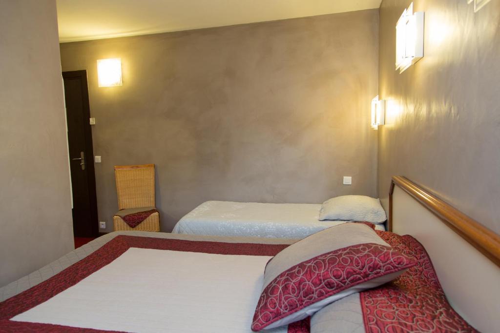 Logis Hotel Restaurant La Farigoule Sainte-Cécile-les-Vignes Oda fotoğraf