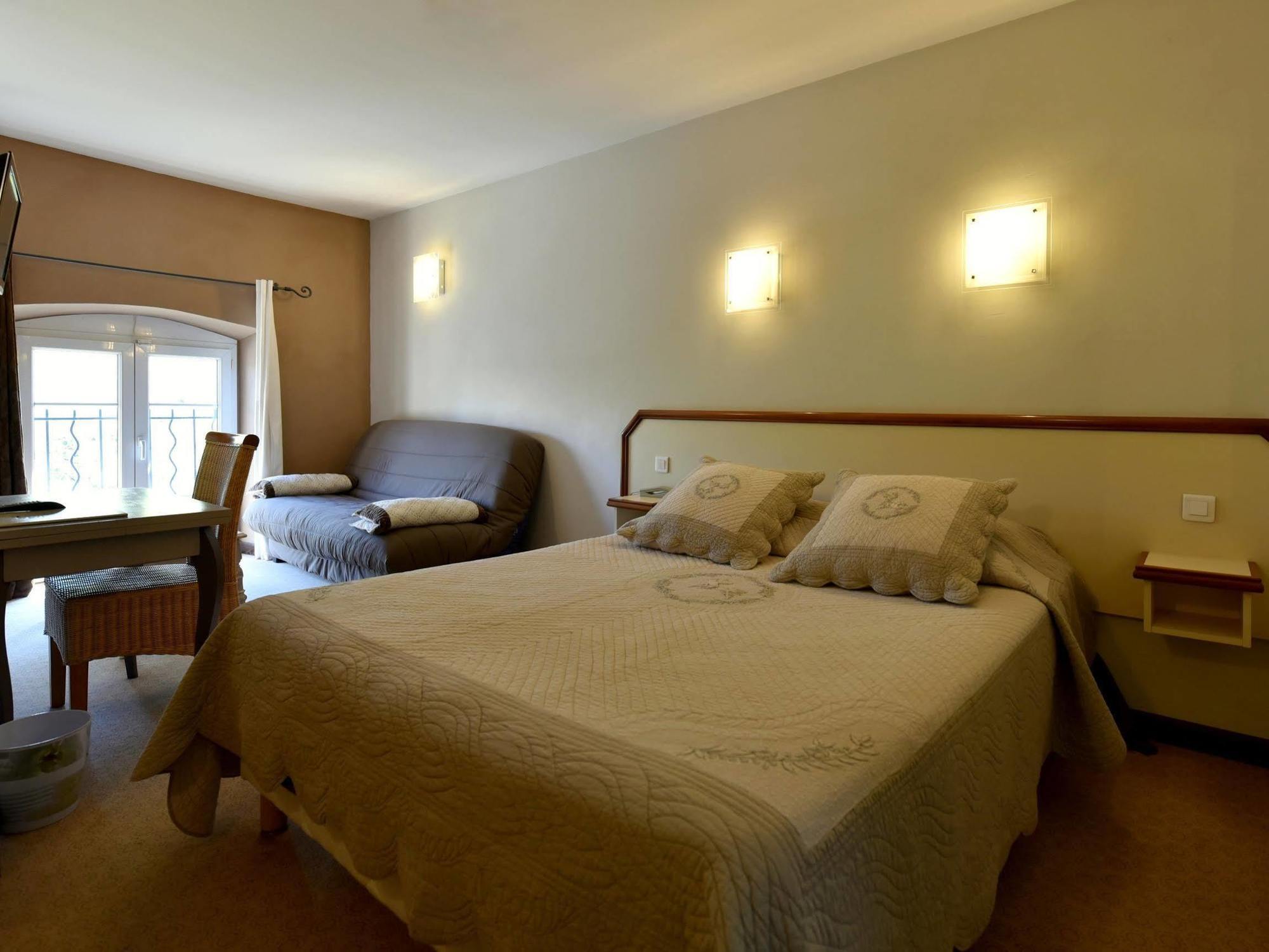 Logis Hotel Restaurant La Farigoule Sainte-Cécile-les-Vignes Dış mekan fotoğraf