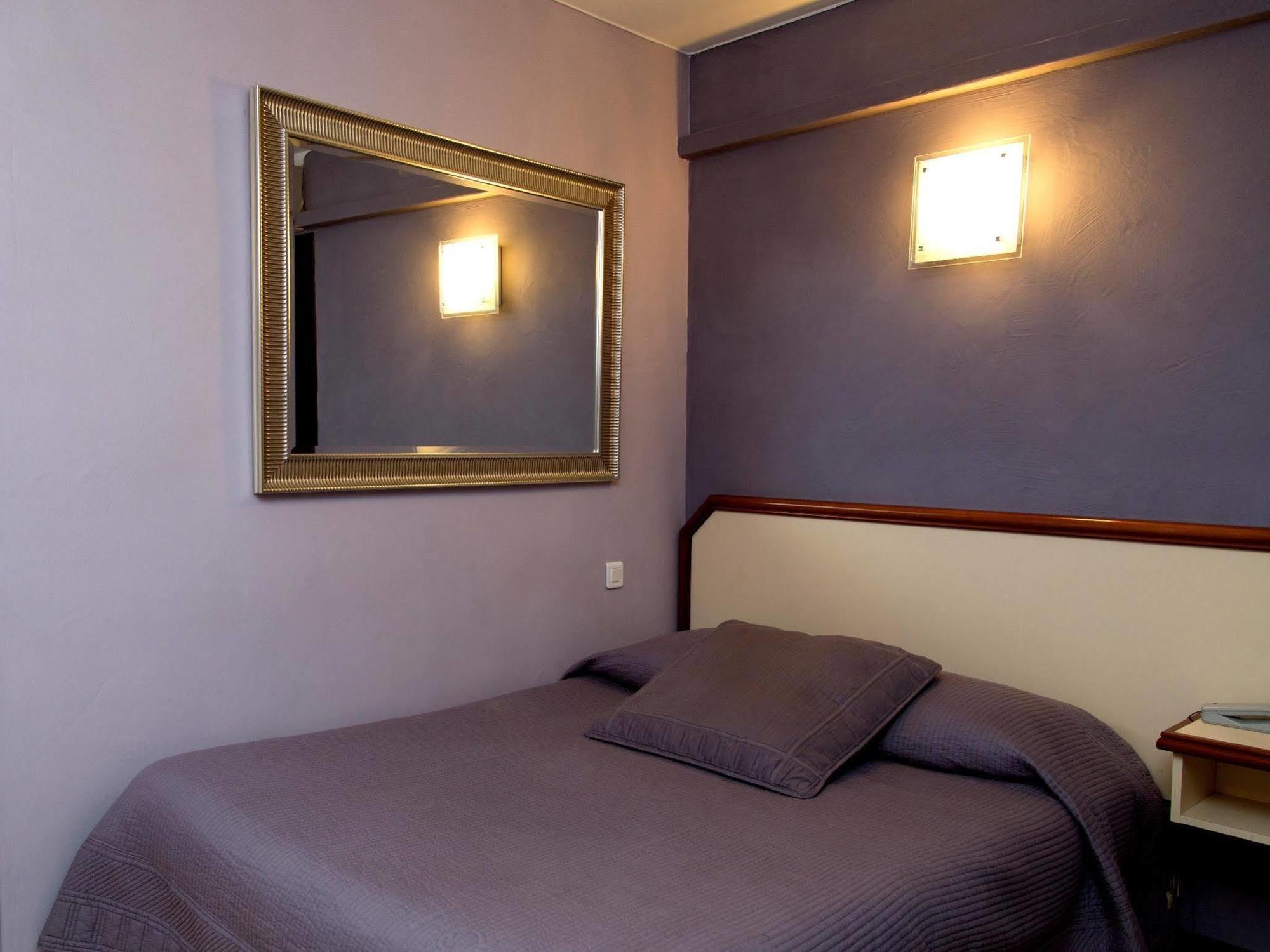 Logis Hotel Restaurant La Farigoule Sainte-Cécile-les-Vignes Dış mekan fotoğraf