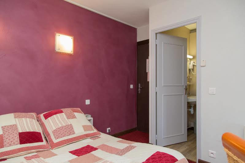 Logis Hotel Restaurant La Farigoule Sainte-Cécile-les-Vignes Dış mekan fotoğraf