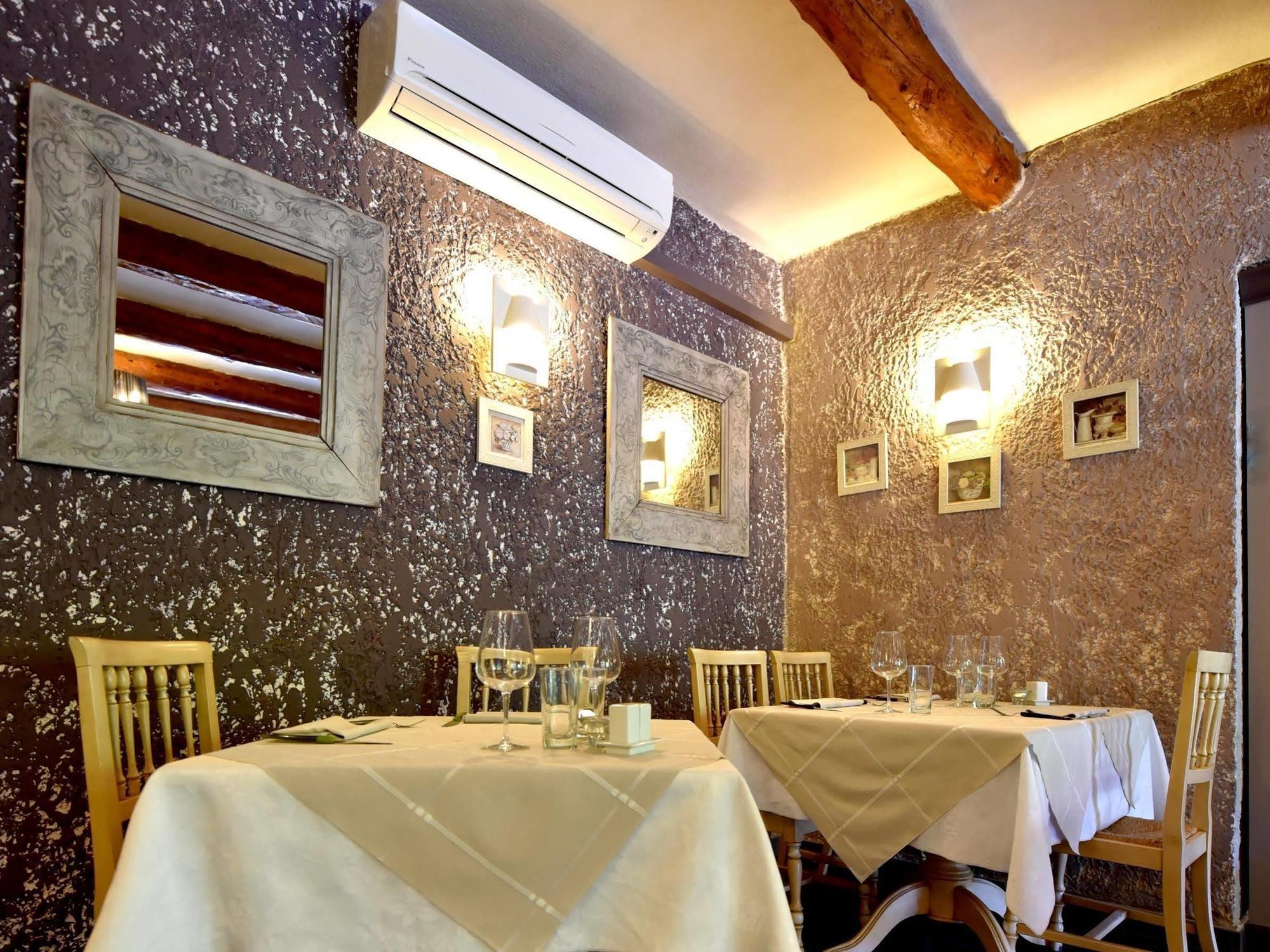 Logis Hotel Restaurant La Farigoule Sainte-Cécile-les-Vignes Dış mekan fotoğraf