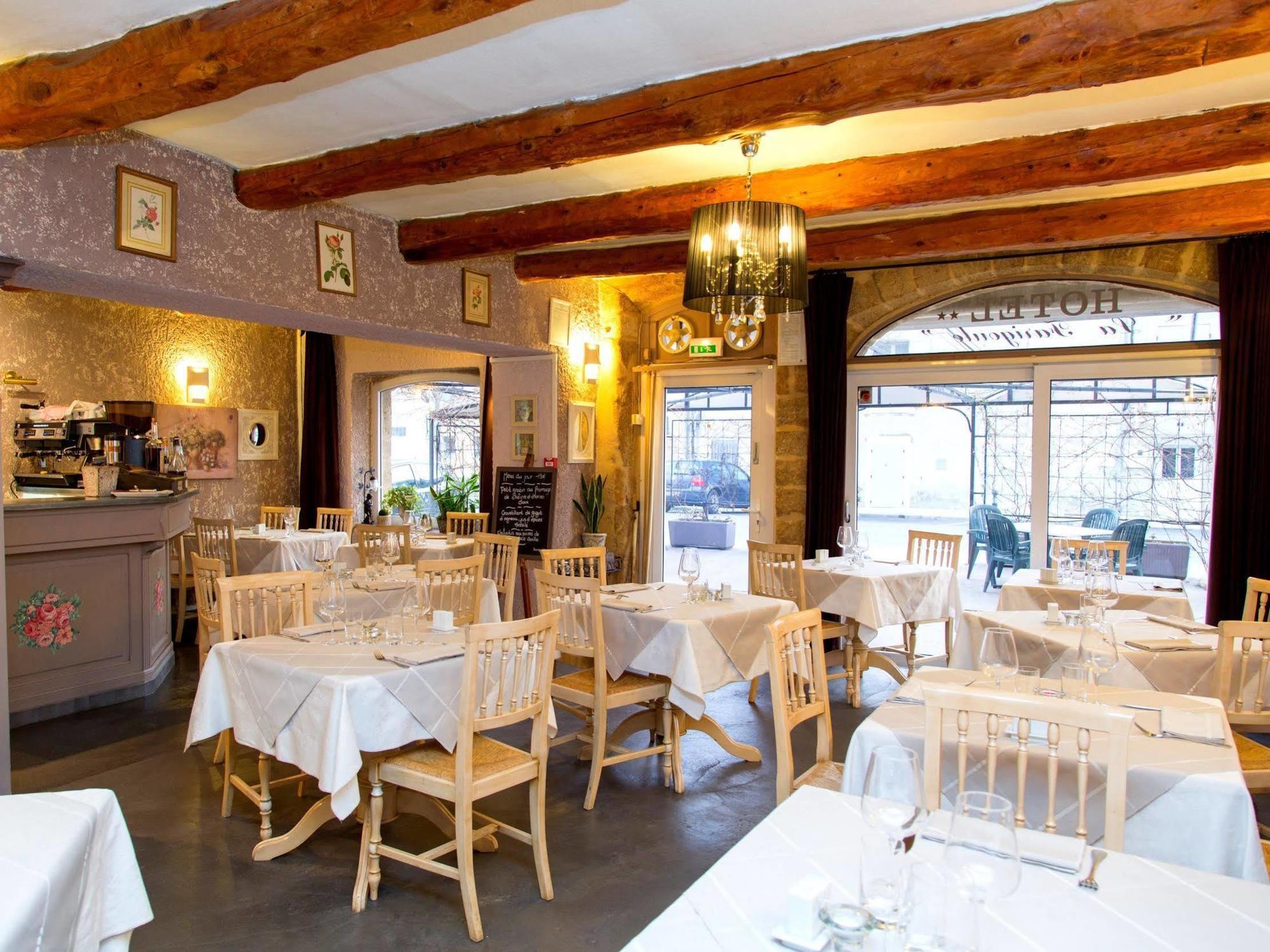 Logis Hotel Restaurant La Farigoule Sainte-Cécile-les-Vignes Dış mekan fotoğraf