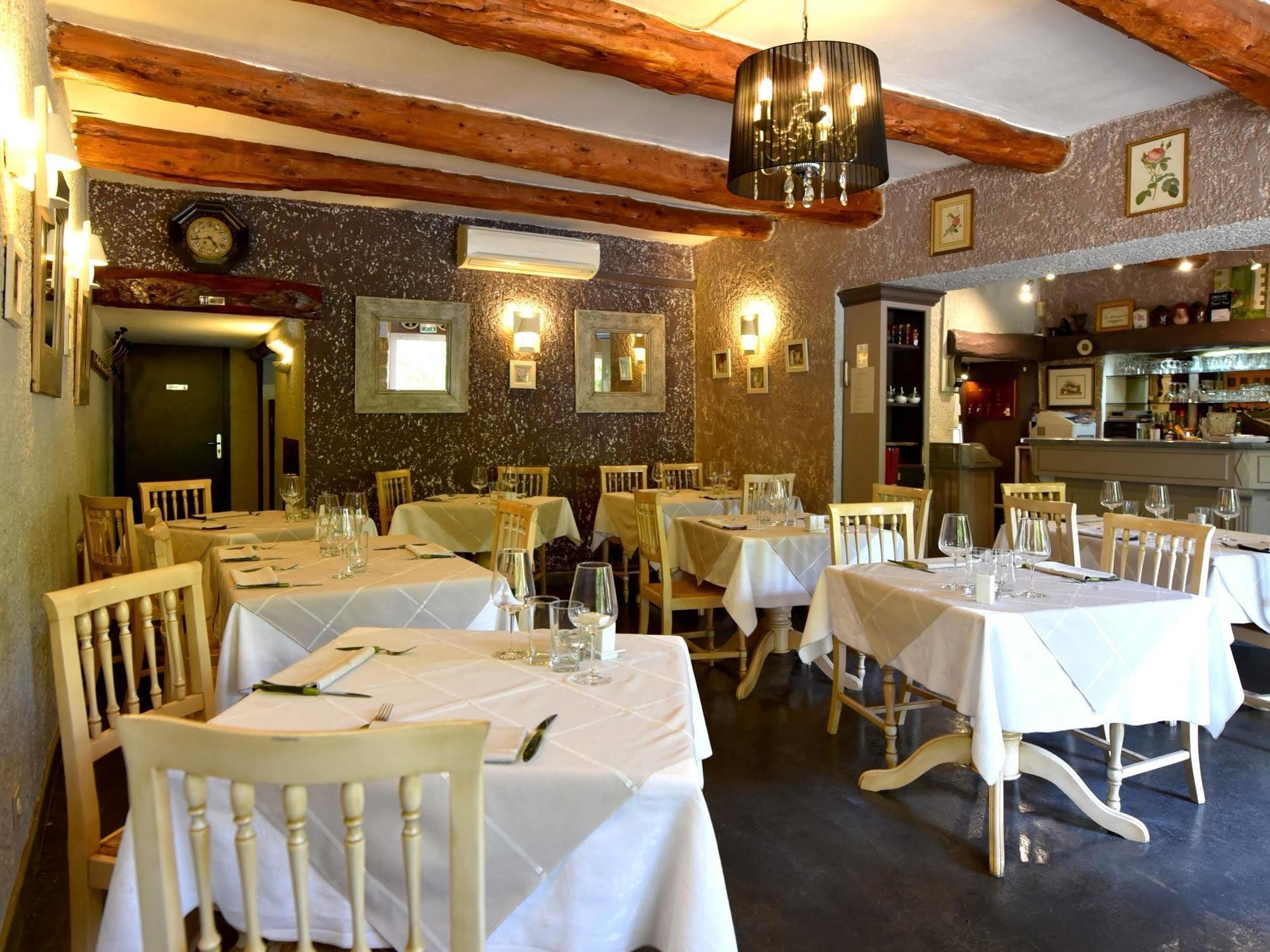 Logis Hotel Restaurant La Farigoule Sainte-Cécile-les-Vignes Dış mekan fotoğraf