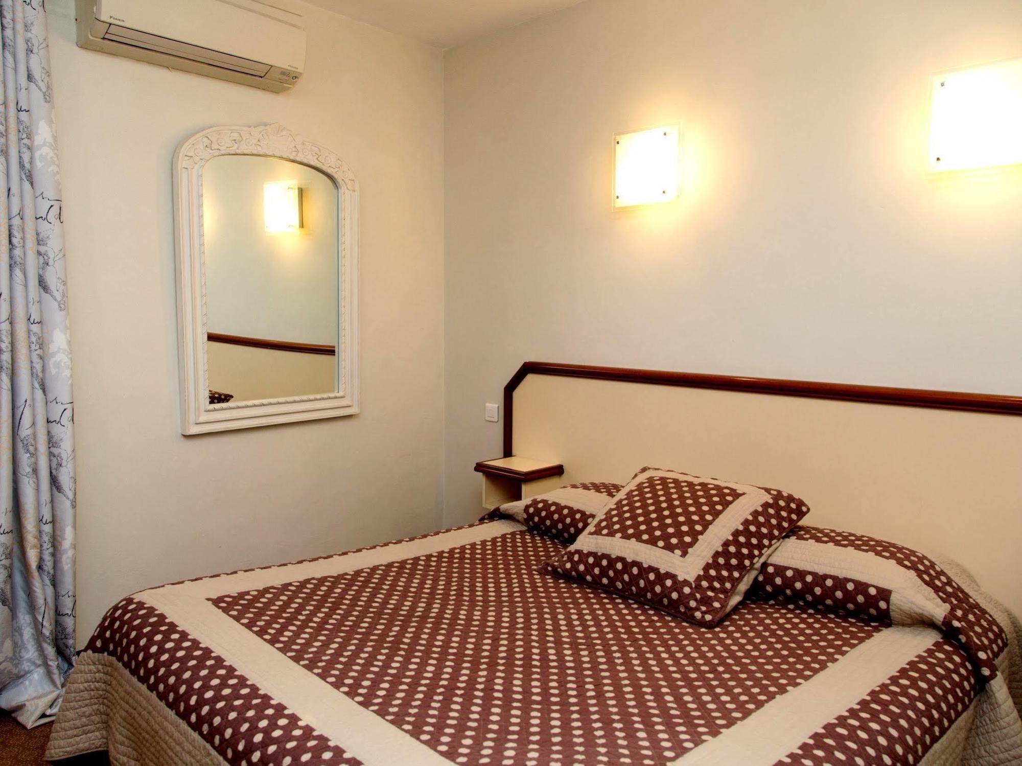 Logis Hotel Restaurant La Farigoule Sainte-Cécile-les-Vignes Dış mekan fotoğraf