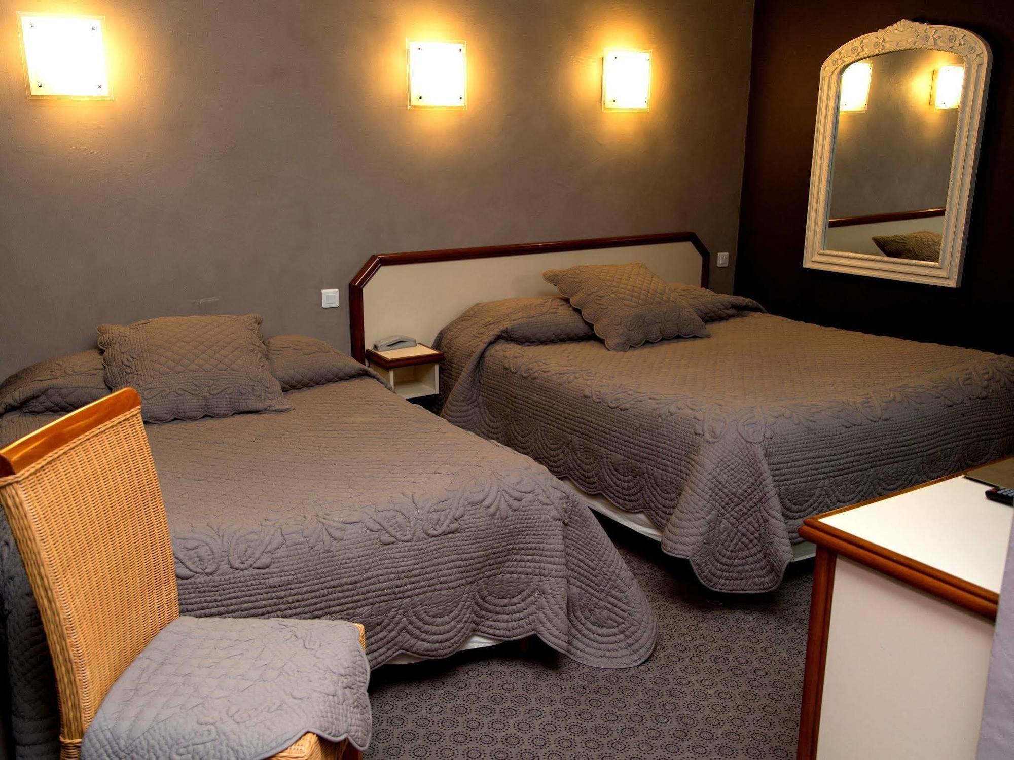 Logis Hotel Restaurant La Farigoule Sainte-Cécile-les-Vignes Dış mekan fotoğraf