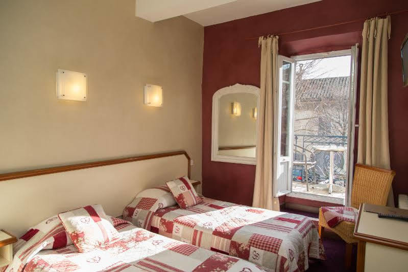 Logis Hotel Restaurant La Farigoule Sainte-Cécile-les-Vignes Dış mekan fotoğraf