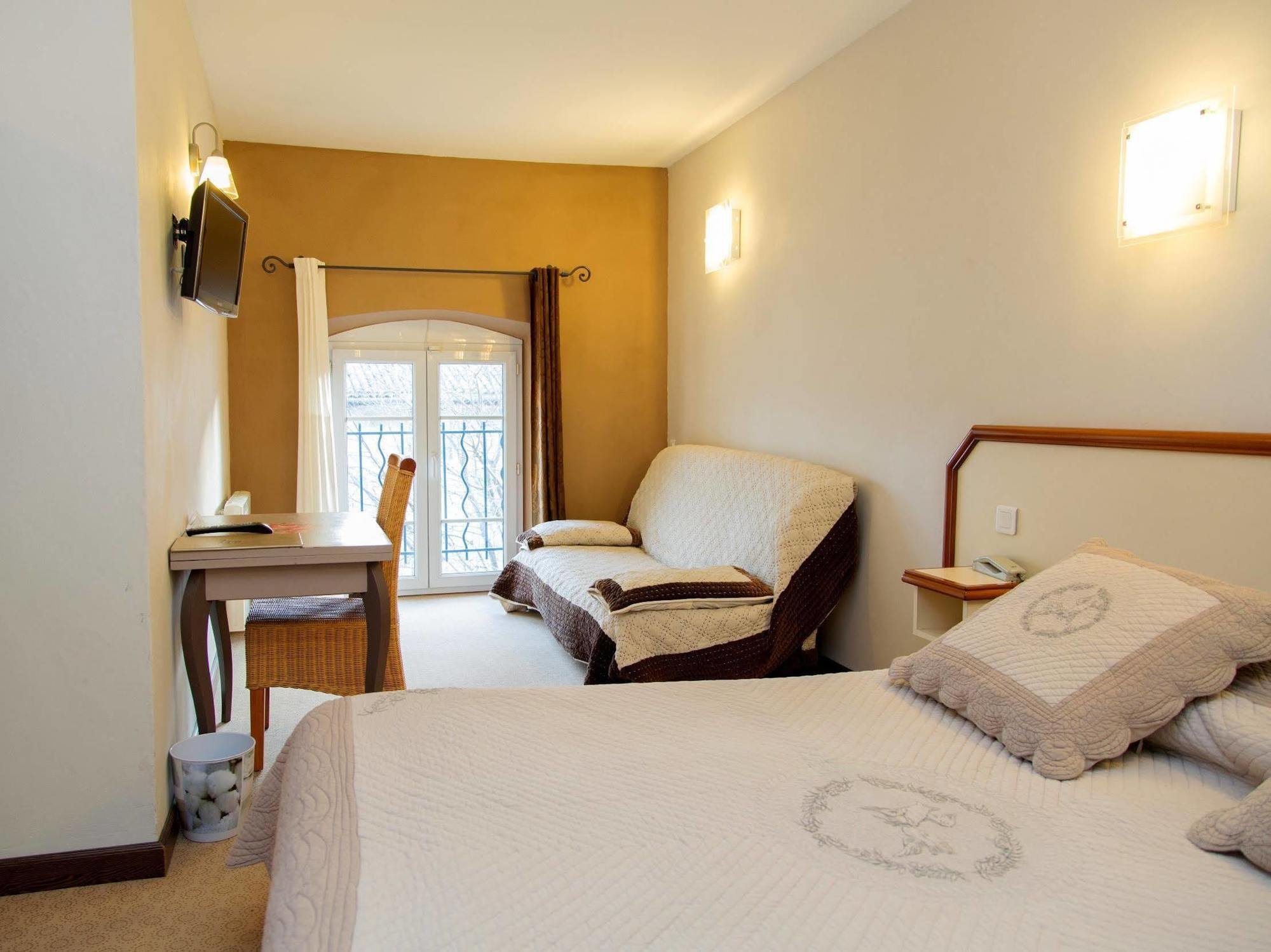 Logis Hotel Restaurant La Farigoule Sainte-Cécile-les-Vignes Dış mekan fotoğraf